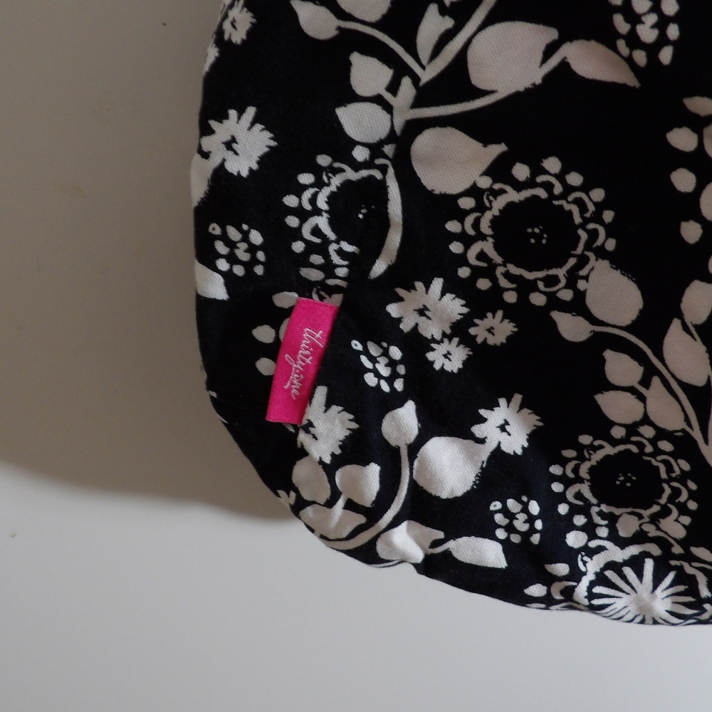 thirty-one Black & White Floral Crossbody Bag with Pink Lining - Picture 5 of 6